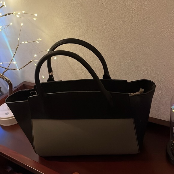 A New Day Handbag with hooks to attach shoulder strap (not included) NWT - Picture 4 of 4